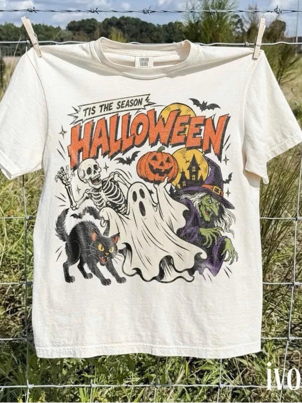 Vintage-Style 'Tis The Season Halloween Graphic Tee - Cream